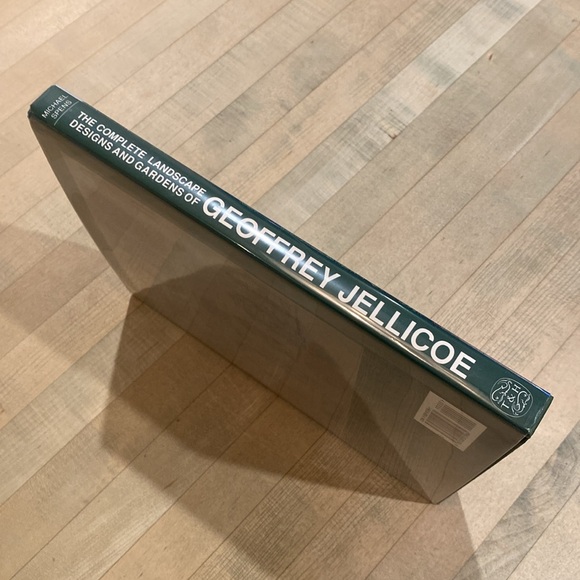 The Complete Landscape Designs and Gardens of Geoffrey Jellicoe - Picture 10 of 16